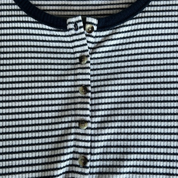 Faherty Women’s Henley size L - Picture 4 of 5